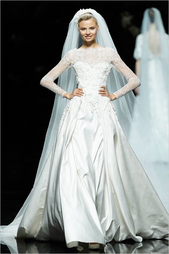 "Spain's Proudly Premier Brand 'Pronovias' - Captivating the World with Unmatched Quality!"にて紹介している画像