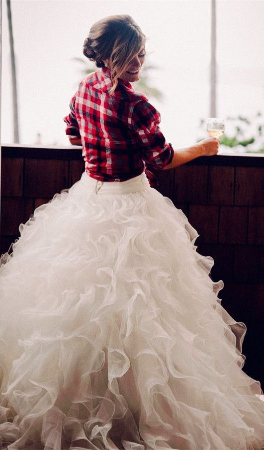 Classic Stylish Bride Coordination: Make Your Fluffy Dress Even Cuter with a 'Plus One'! ♡にて紹介している画像