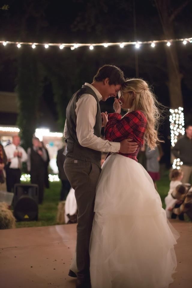 Classic Stylish Bride Coordination: Make Your Fluffy Dress Even Cuter with a 'Plus One'! ♡にて紹介している画像