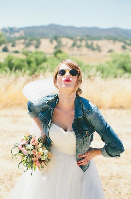 Classic Stylish Bride Coordination: Make Your Fluffy Dress Even Cuter with a 'Plus One'! ♡にて紹介している画像