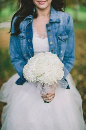 Classic Stylish Bride Coordination: Make Your Fluffy Dress Even Cuter with a 'Plus One'! ♡にて紹介している画像