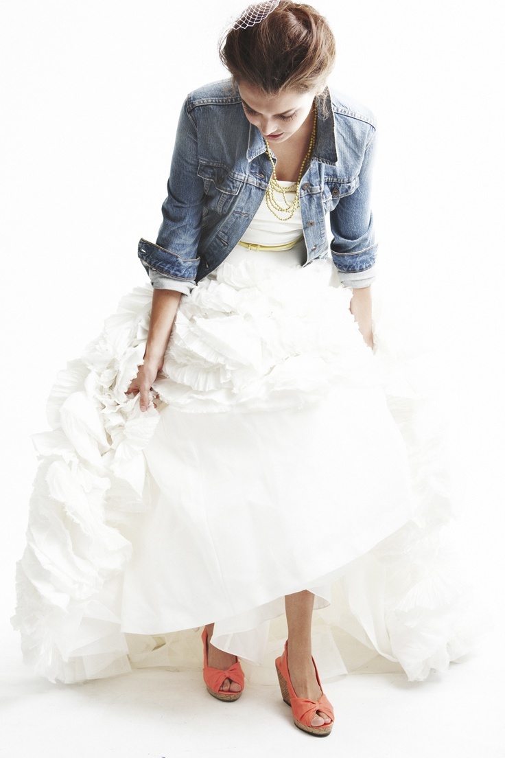 Classic Stylish Bride Coordination: Make Your Fluffy Dress Even Cuter with a 'Plus One'! ♡にて紹介している画像