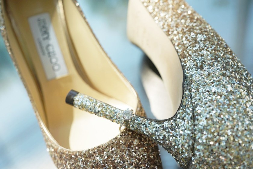 "What? No Pin Heels?! Be Cautious of Wedding Shoe Designs That Are Not Allowed at Venues and Dress Shops"にて紹介している画像