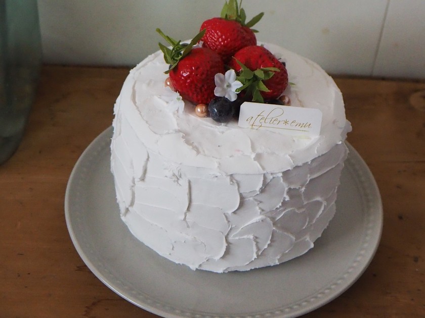 Trending Now! A Special Feature on Cute Fake Cake Designs for Your Welcome Space Decoration ✨にて紹介している画像