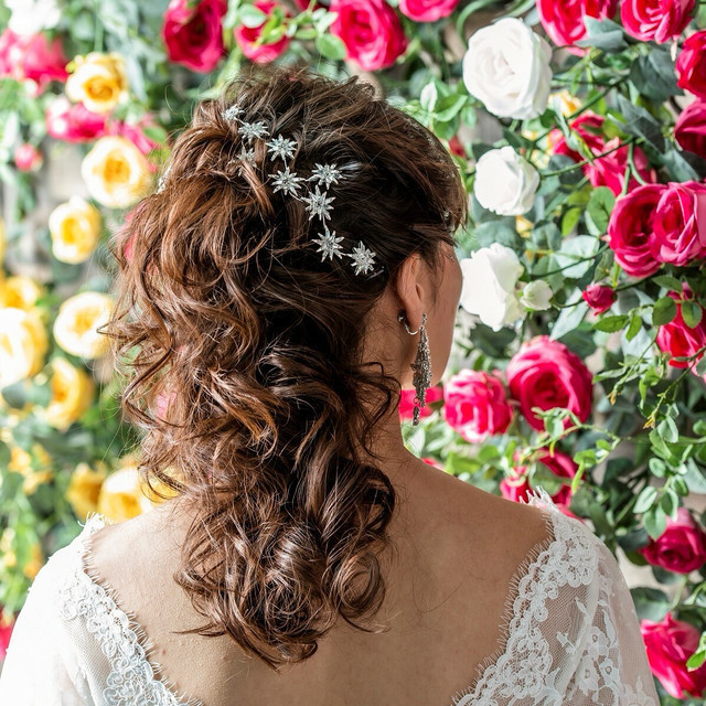 "Perfectly Dazzling! Captivating Bridal Hair with Braided Updo and Ponytail ♡"にて紹介している画像