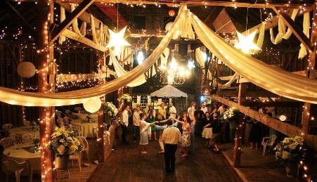 まるで光のカーテン♡ロマンティックなライトニングアイデアcollection40♡にて紹介している画像