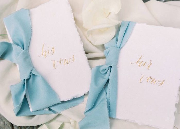 外国風の組み合わせ コットンペーパーの冊子をシルクリボンで綴じるのが可愛すぎます Marry マリー