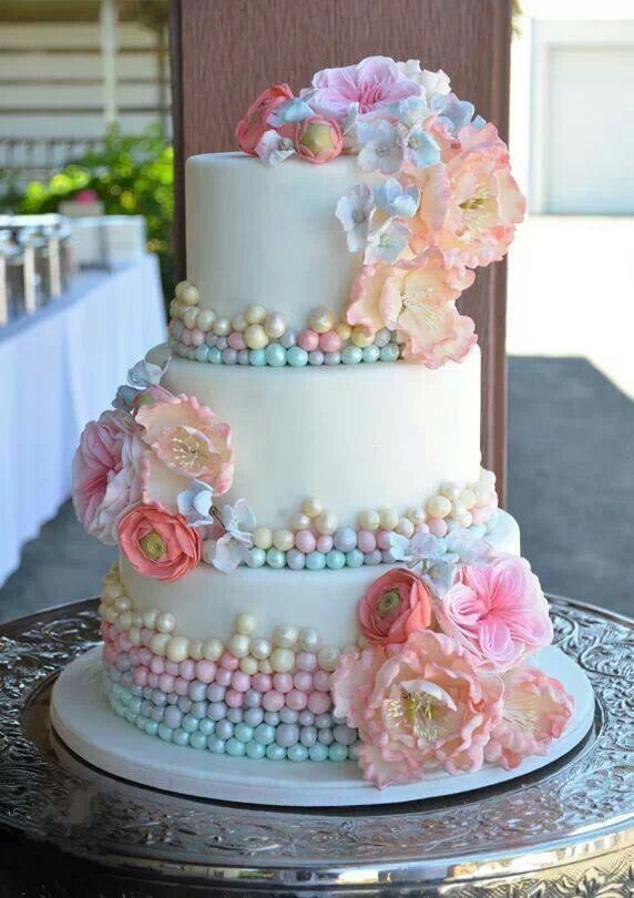Artistry with Sugar! Luxurious and Artistic Weddings with Sugar Cakes ♡にて紹介している画像