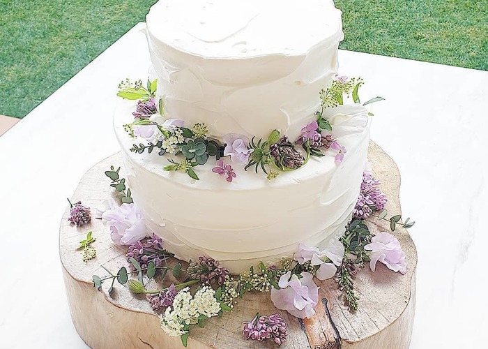 ケーキトッパーなし ウェディングケーキのてっぺんは装飾なしでも可愛い Marry マリー