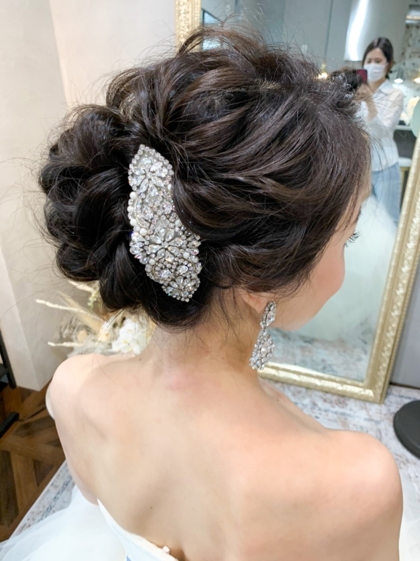 Marry's Stylish Picks from Instagram: This Week's Bridal Hair Highlights #1にて紹介している画像