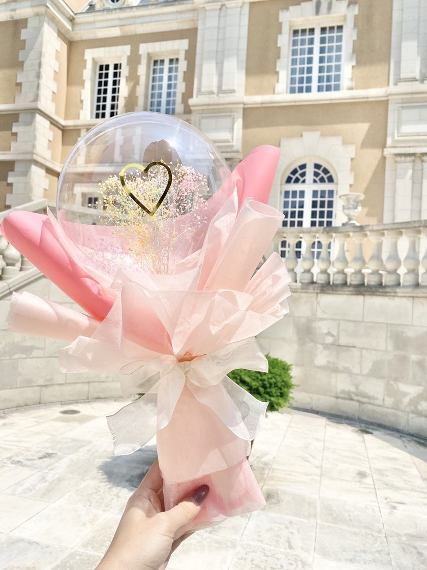泡の中にお花が入ってるみたい♡フラワーバルーンは新しいプレゼントの定番になるかも*にて紹介している画像