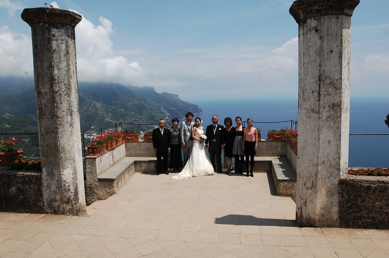 Stunning Chapel Weddings: Top 4 Most Popular Churches Around the World♡にて紹介している画像