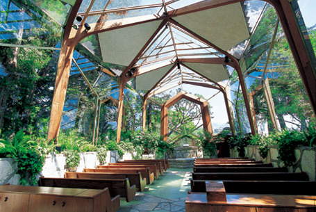 Stunning Chapel Weddings: Top 4 Most Popular Churches Around the World♡にて紹介している画像