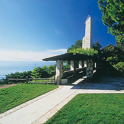 Stunning Chapel Weddings: Top 4 Most Popular Churches Around the World♡にて紹介している画像