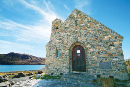 Stunning Chapel Weddings: Top 4 Most Popular Churches Around the World♡にて紹介している画像