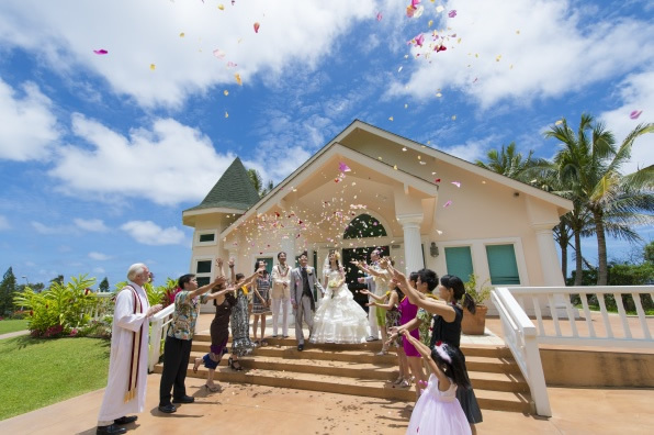 Stunning Chapel Weddings: Top 4 Most Popular Churches Around the World♡にて紹介している画像