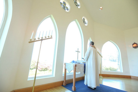 Stunning Chapel Weddings: Top 4 Most Popular Churches Around the World♡にて紹介している画像