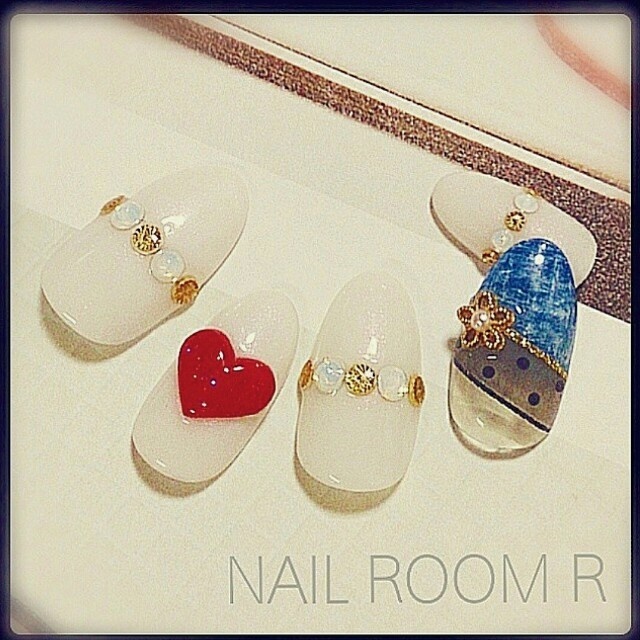 Sweet and Spicy Mix at Your Fingertips: Spring is the Season for Denim Nails!にて紹介している画像