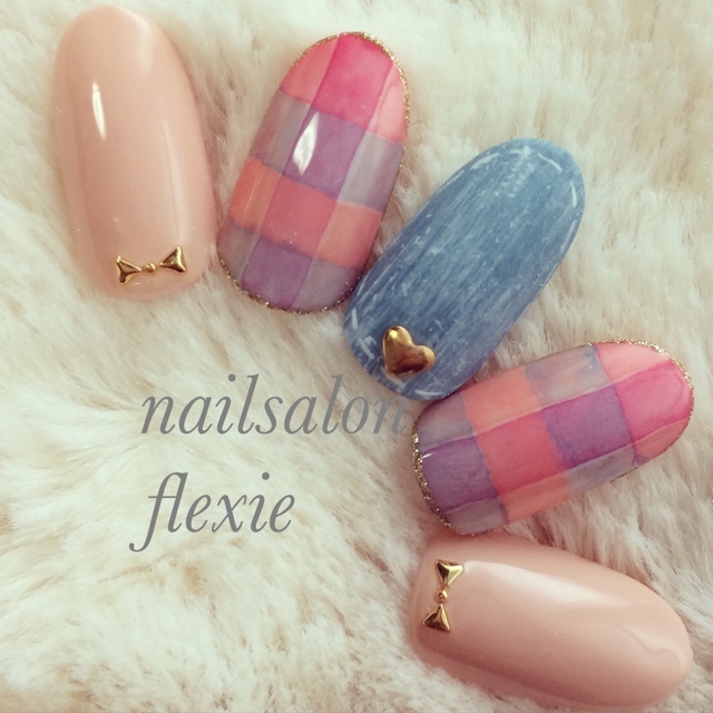 Sweet and Spicy Mix at Your Fingertips: Spring is the Season for Denim Nails!にて紹介している画像