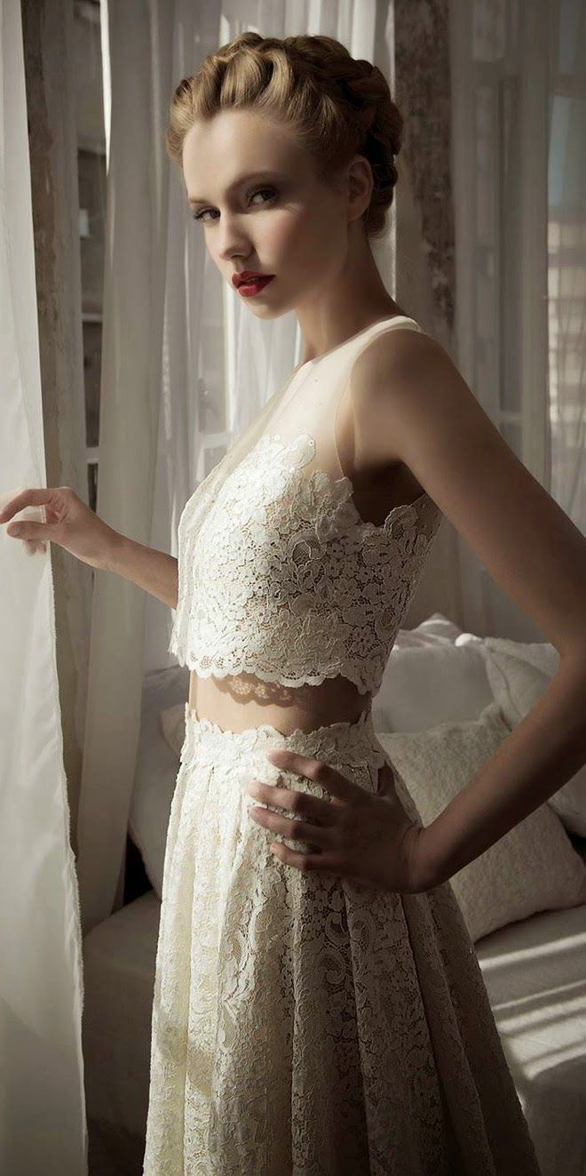 The Anticipation of a Trend: Adorable and Elegant Two-Piece Wedding Dresses ♡にて紹介している画像