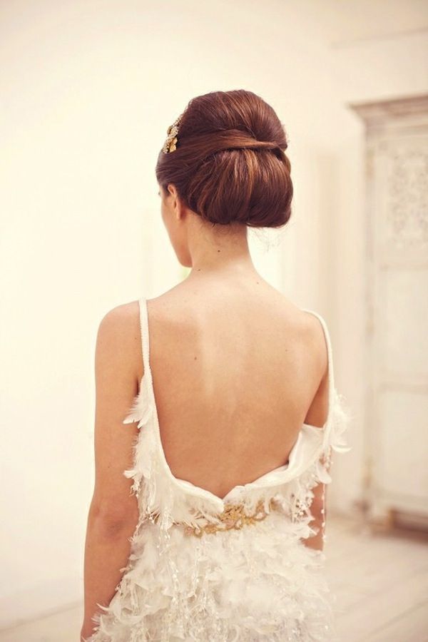 Elegant Updos: Gathering Adult Cute Images with Chignons♡にて紹介している画像