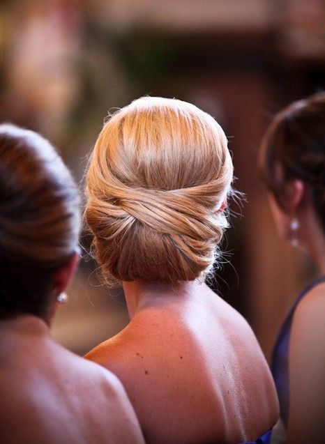 Elegant Updos: Gathering Adult Cute Images with Chignons♡にて紹介している画像