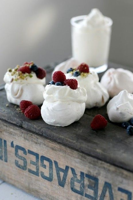 Parisian Favorites: The Melt-in-Your-Mouth Meringue Wedding Sweets You’ll Love!にて紹介している画像