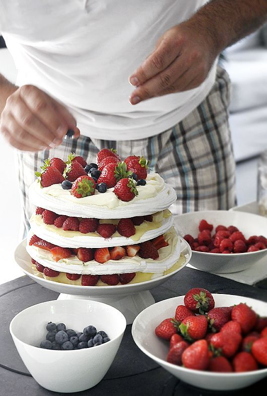 Parisian Favorites: The Melt-in-Your-Mouth Meringue Wedding Sweets You’ll Love!にて紹介している画像