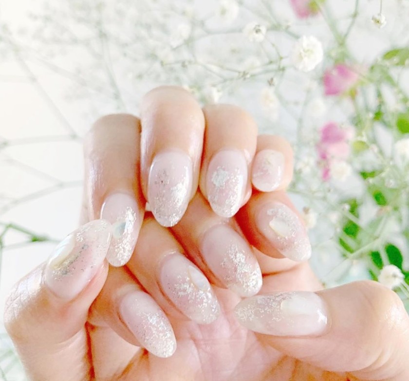 どんなドレスにもお洋服にも馴染む♡シルバー×クリアのニュアンスネイルデザイン特集＊にて紹介している画像