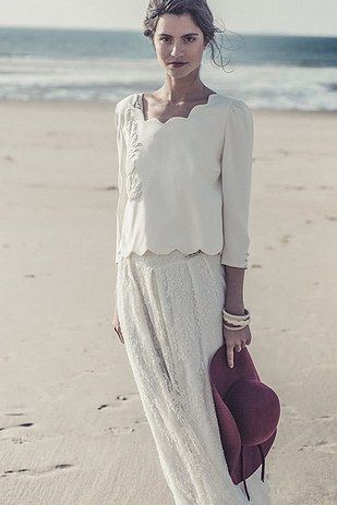 The Anticipation of a Trend: Adorable and Elegant Two-Piece Wedding Dresses ♡にて紹介している画像