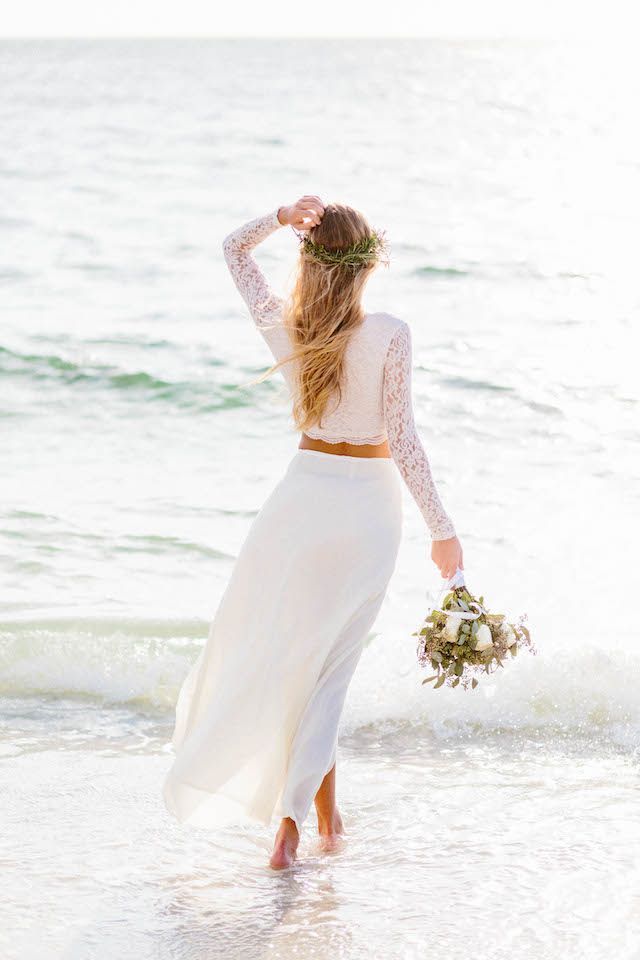 The Anticipation of a Trend: Adorable and Elegant Two-Piece Wedding Dresses ♡にて紹介している画像