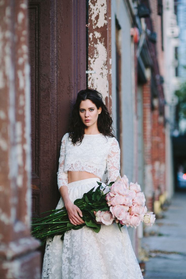 The Anticipation of a Trend: Adorable and Elegant Two-Piece Wedding Dresses ♡にて紹介している画像