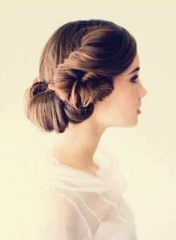 Elegant Updos: Gathering Adult Cute Images with Chignons♡にて紹介している画像