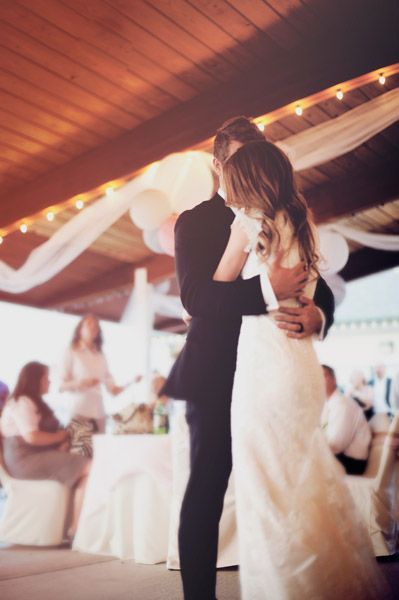 "Like Beauty and the Beast: The Enchanting Tradition of 'First Dance' from Abroad"にて紹介している画像