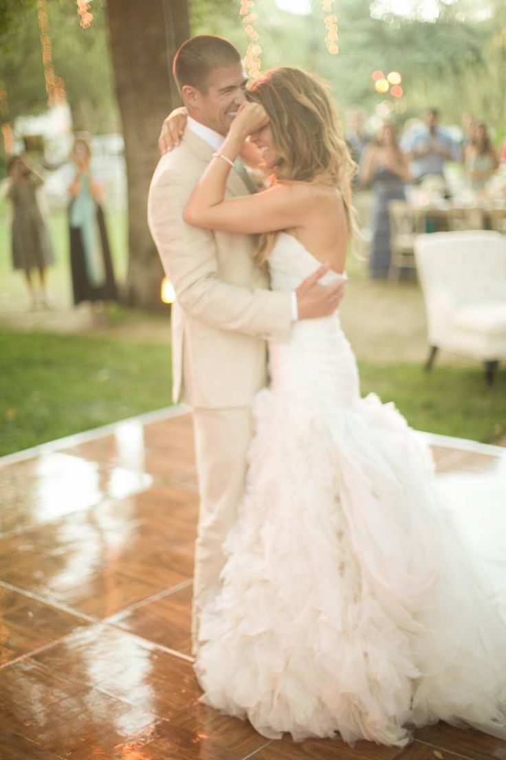 "Like Beauty and the Beast: The Enchanting Tradition of 'First Dance' from Abroad"にて紹介している画像