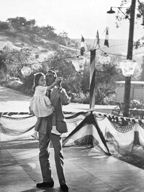 "Like Beauty and the Beast: The Enchanting Tradition of 'First Dance' from Abroad"にて紹介している画像