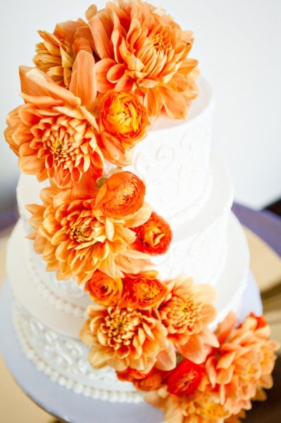 ダリアをあしらった華やかで可愛いwedding cake♡にて紹介している画像