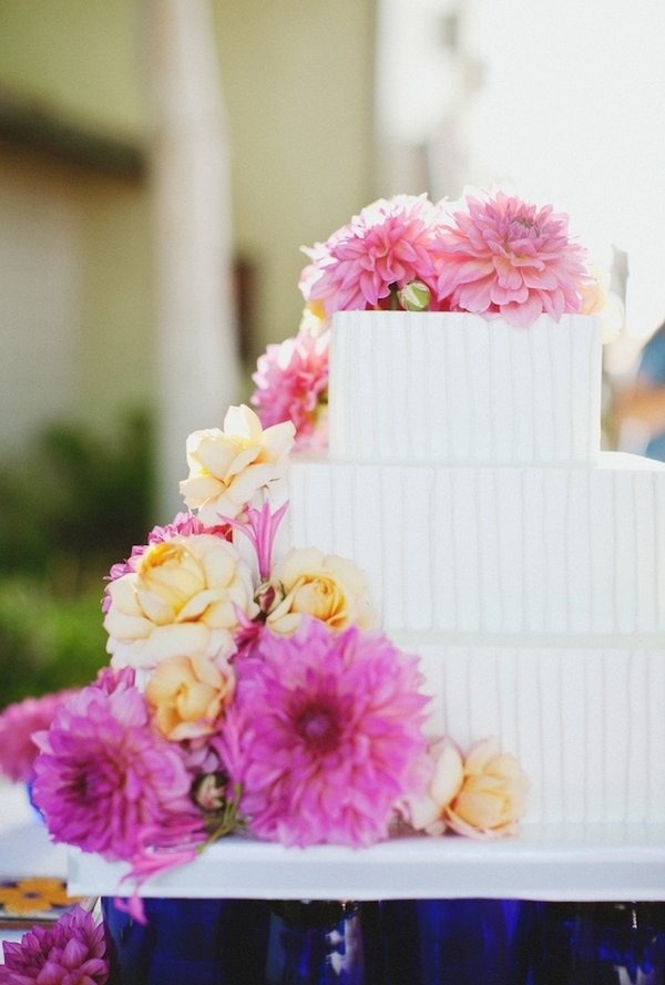 ダリアをあしらった華やかで可愛いwedding cake♡にて紹介している画像