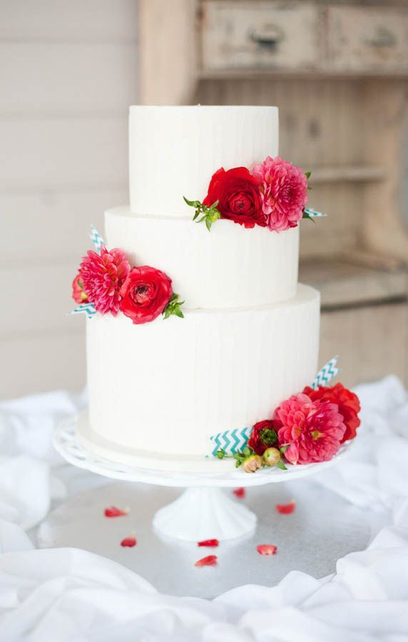 ダリアをあしらった華やかで可愛いwedding cake♡にて紹介している画像