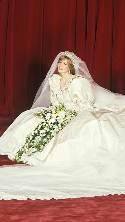 ふんわりまあるいお袖が可愛い♡パフスリーブのウェデングドレスが気になる＊にて紹介している画像