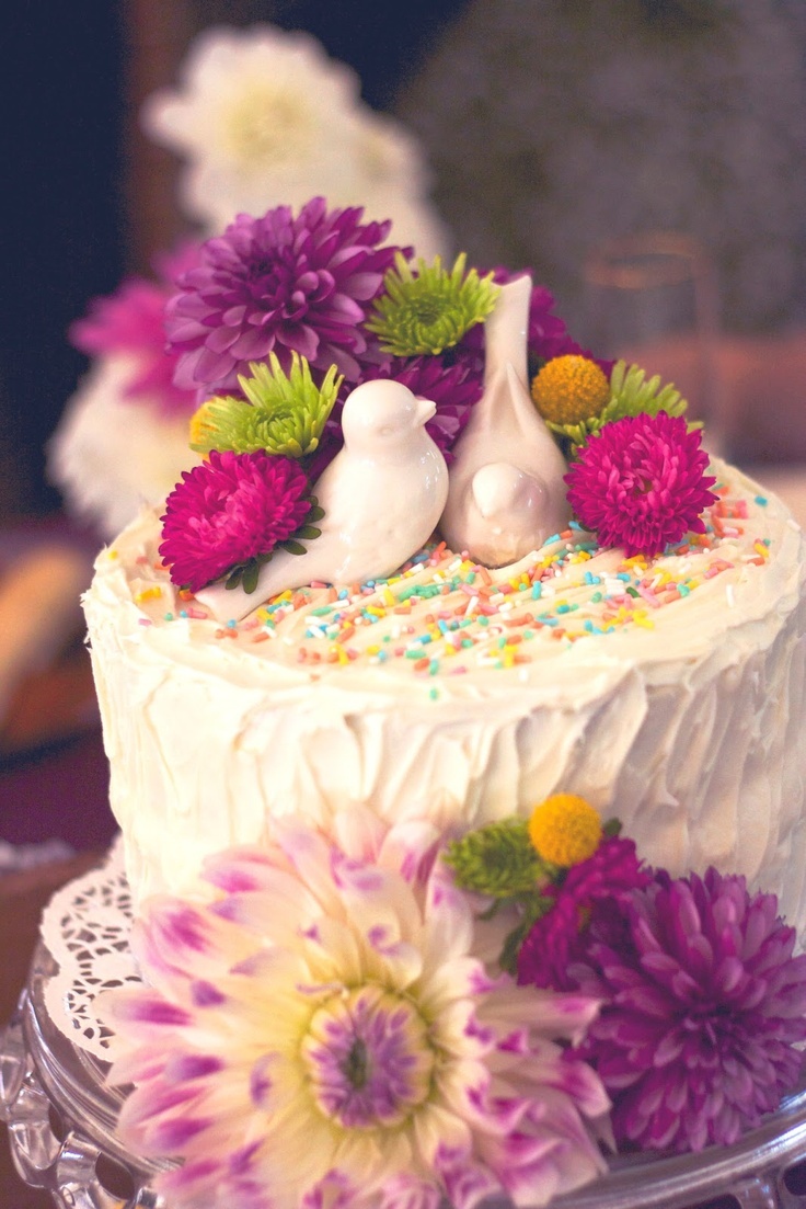 ダリアをあしらった華やかで可愛いwedding cake♡にて紹介している画像