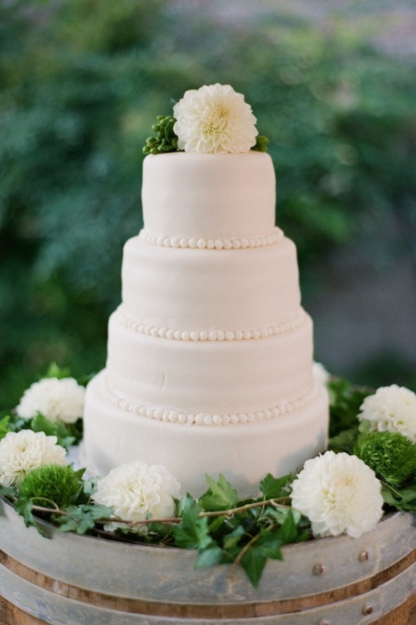 ダリアをあしらった華やかで可愛いwedding cake♡にて紹介している画像