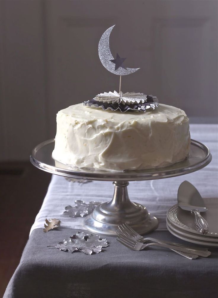 A Charming Collection of Romantic Images of the Moon 🌙✨にて紹介している画像