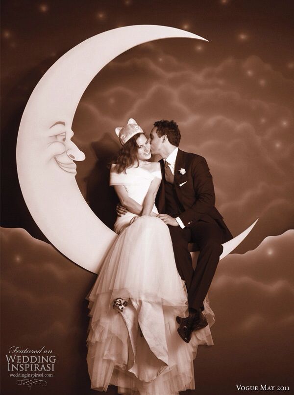 A Charming Collection of Romantic Images of the Moon 🌙✨にて紹介している画像