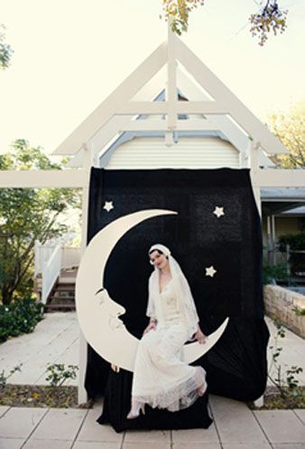 A Charming Collection of Romantic Images of the Moon 🌙✨にて紹介している画像