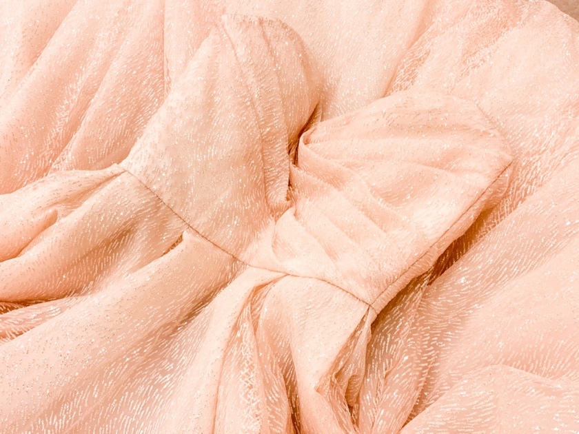 いかにも海外のドレスっぽい♡全体がキラキラに輝くウェディングドレス７選＊にて紹介している画像