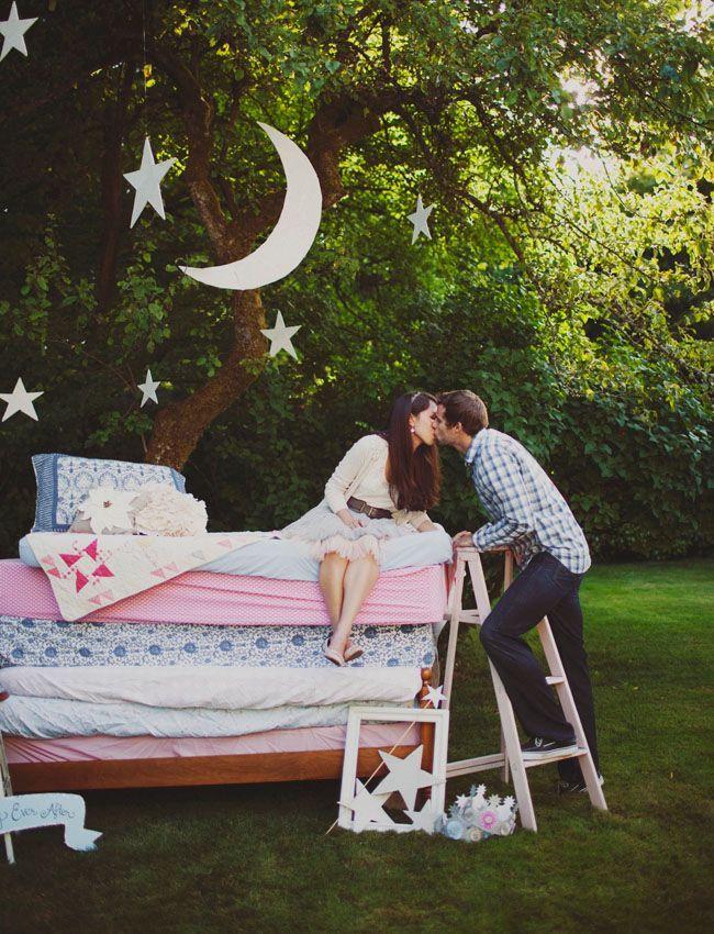 A Charming Collection of Romantic Images of the Moon 🌙✨にて紹介している画像