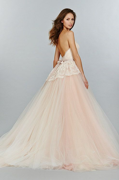 Fluffy Sheer Romance: Adorable 'Sorbet Tulle' Wedding Dresses!にて紹介している画像