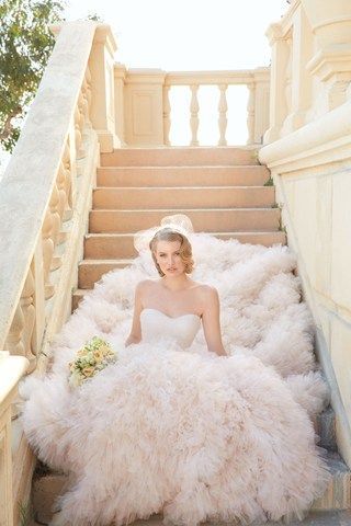 まるで白鳥の湖＊フェザーたっぷりのもこもこドレスがロマンティックでうっとり♡にて紹介している画像