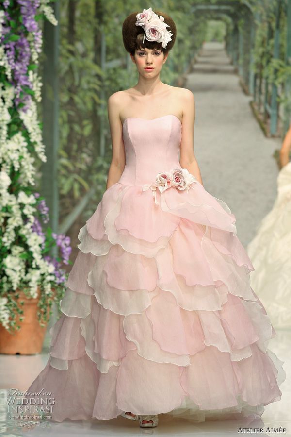 The Ultimate Girly Combination: Heartfelt Reactions to Adorably Cute Pink and Pastel Wedding Dresses!にて紹介している画像